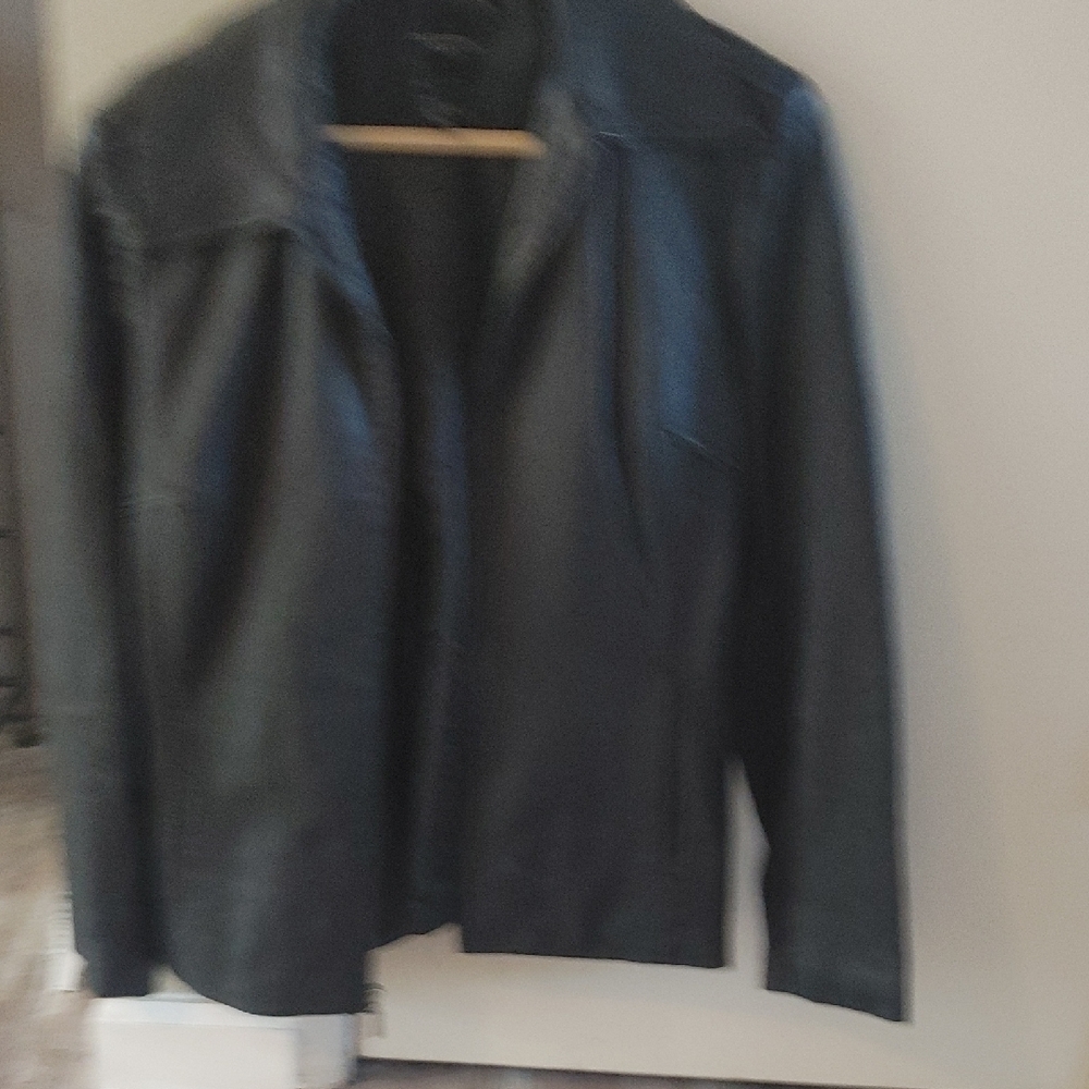 Black Lightweight Shirt Jacket with Classic Design